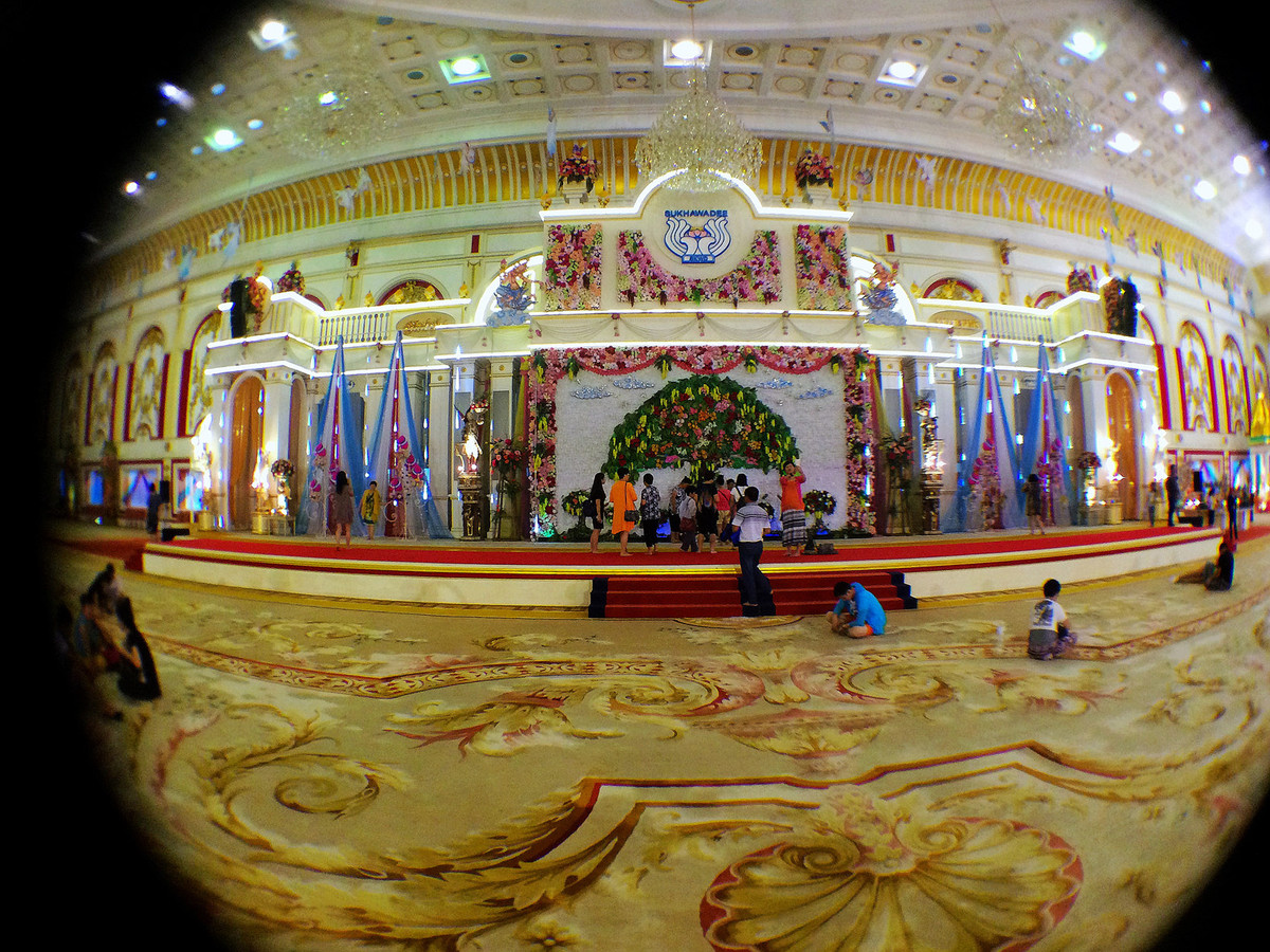 泰国巴堤雅富贵黄金屋