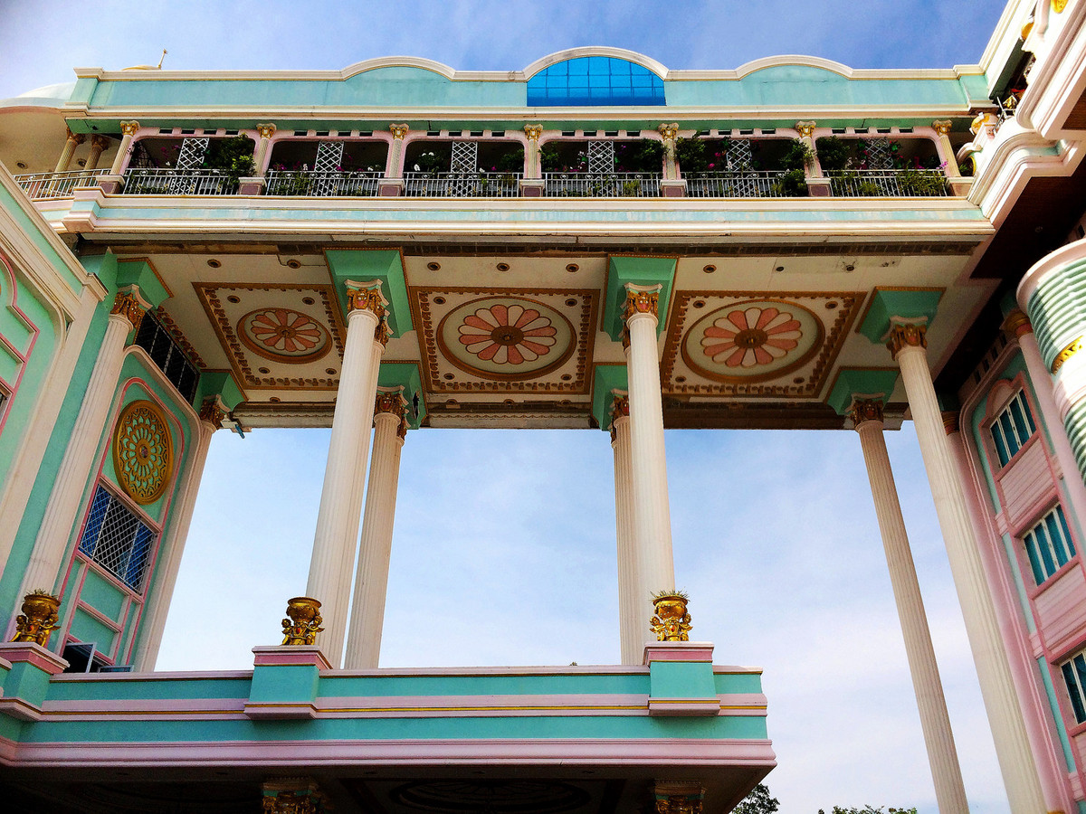 泰国巴堤雅富贵黄金屋