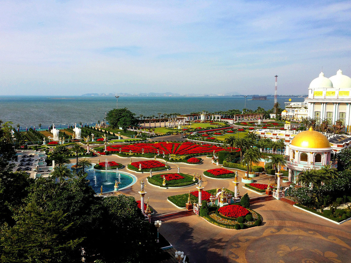 泰国巴堤雅富贵黄金屋