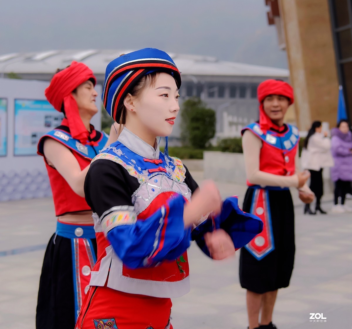 能歌善舞的土家族姑娘