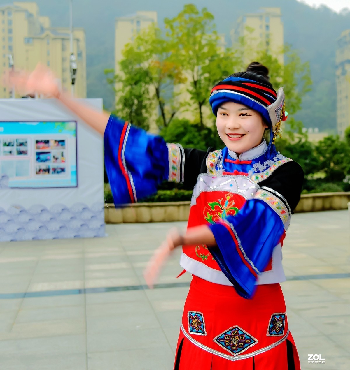 能歌善舞的土家族姑娘