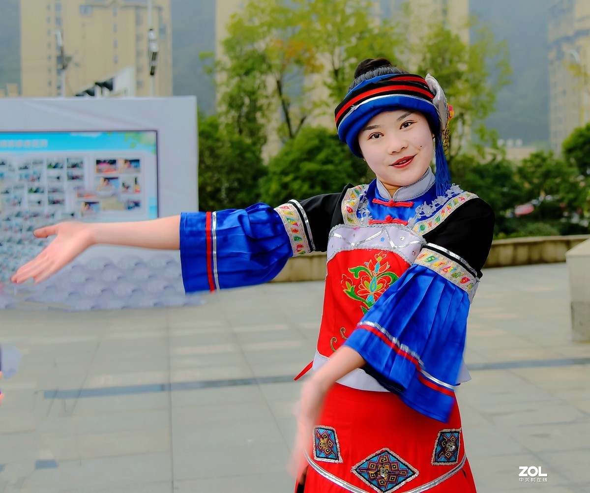 能歌善舞的土家族姑娘