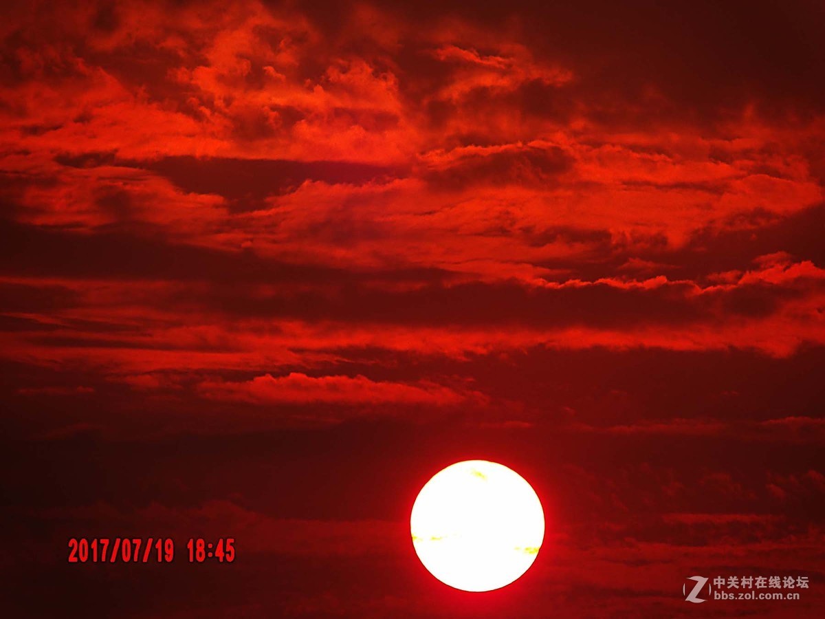 惊喜——阴雨天突现落日晚霞