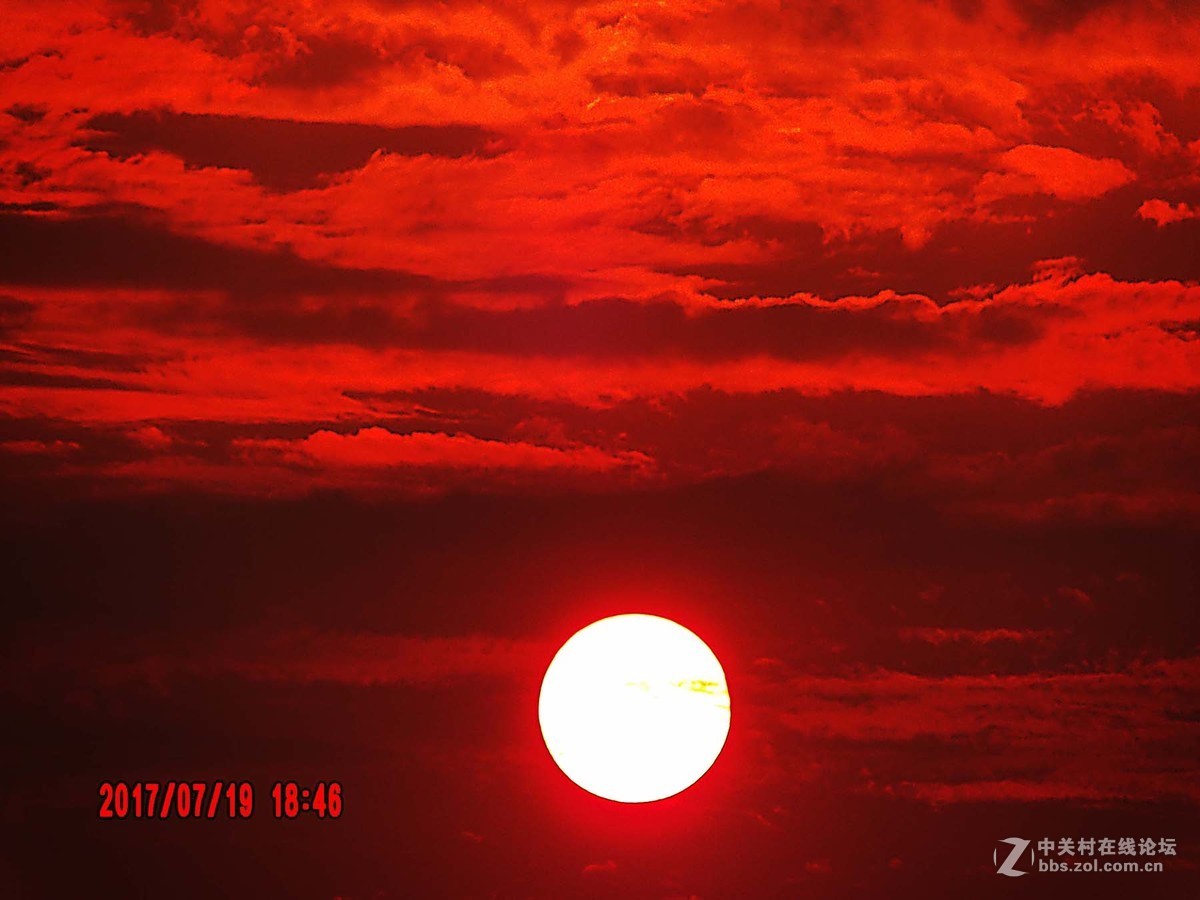 惊喜——阴雨天突现落日晚霞