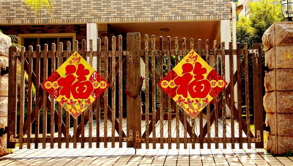 #佳能G族-年味#大红灯笼高高挂，张灯结彩迎新年，腊鱼腊肉摆上桌，高高兴兴过大年。