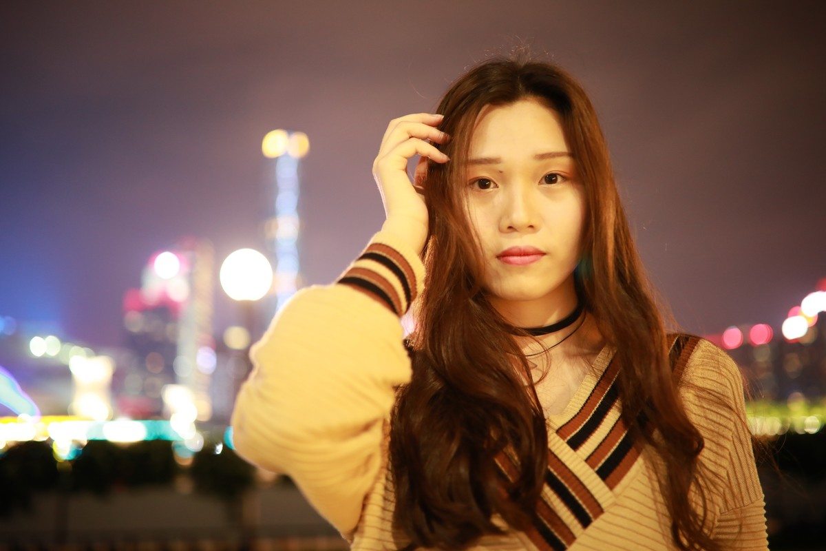我们出动商模 你在拍啥
