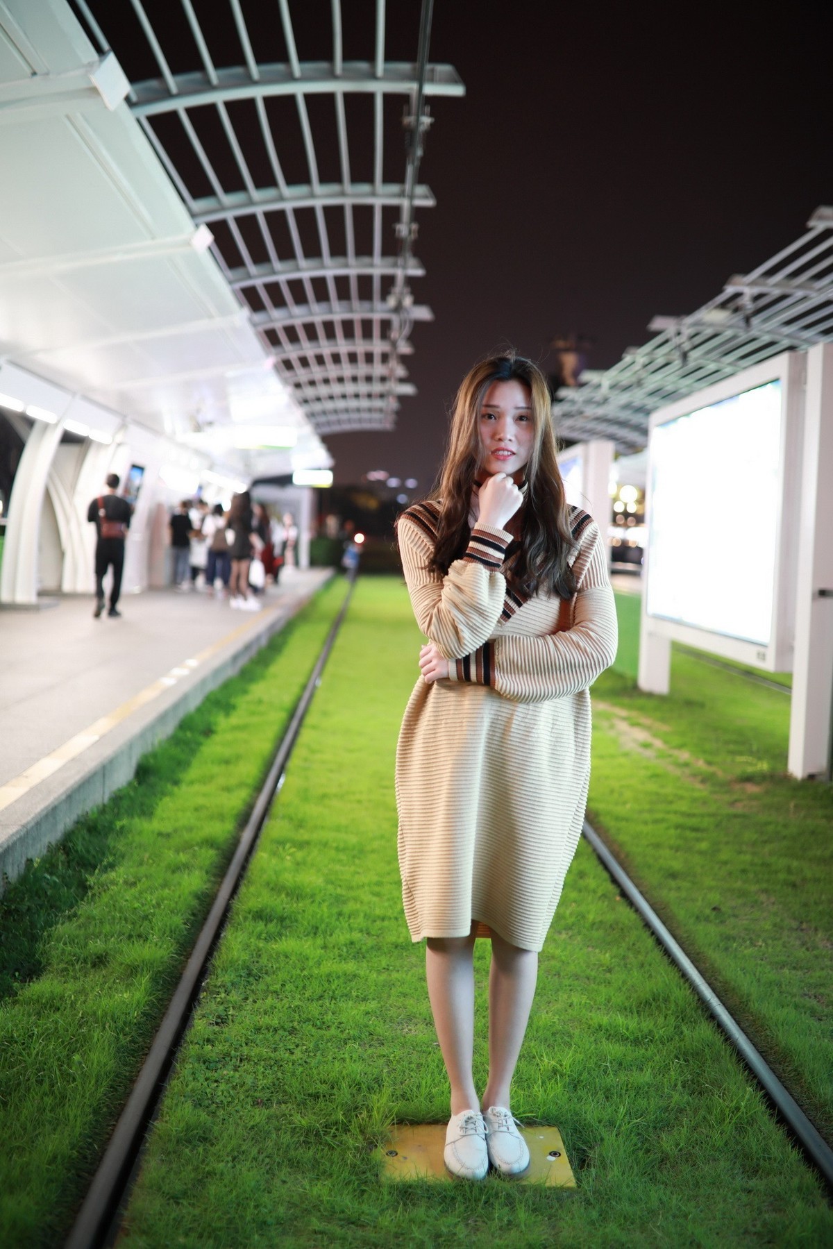 我们出动商模 你在拍啥