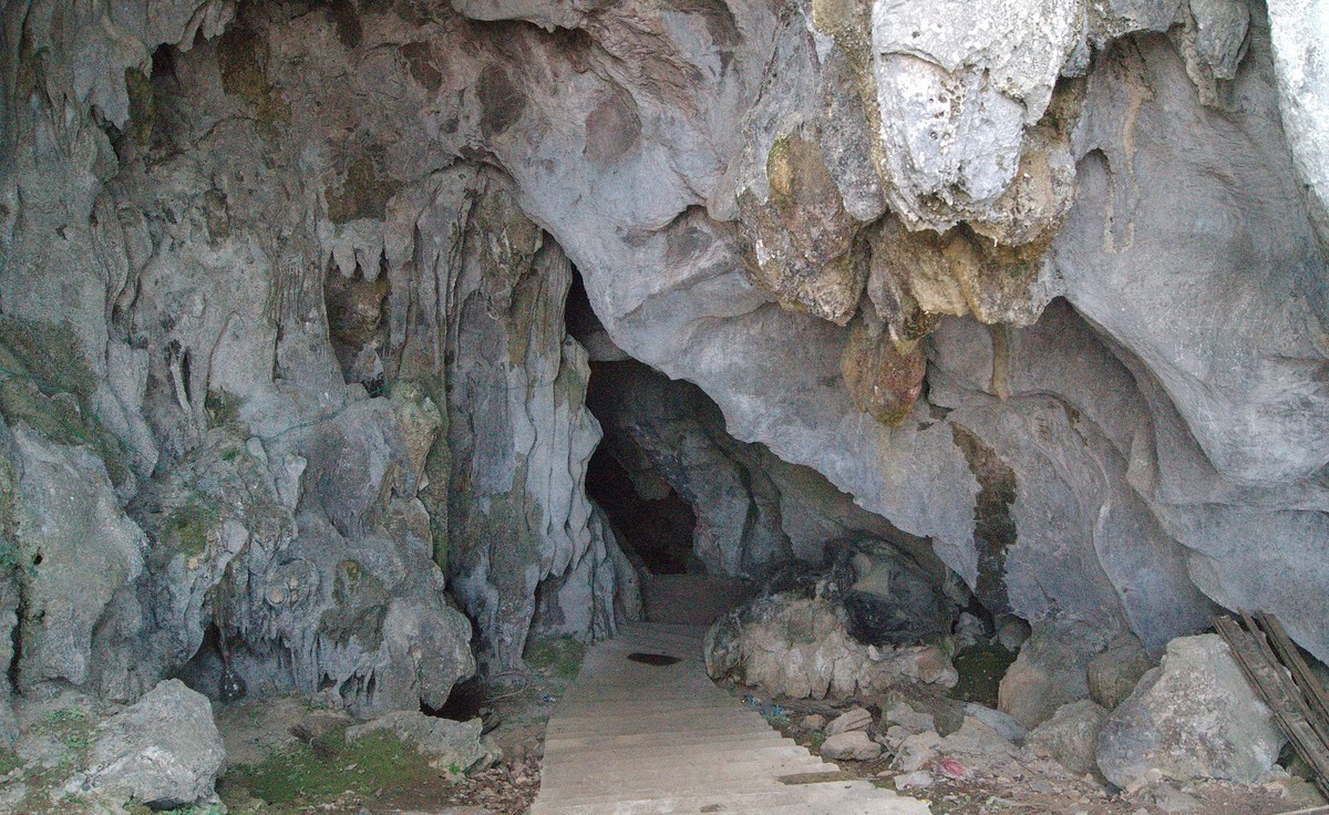 城区30公里外的〖 猿 人 洞 〗