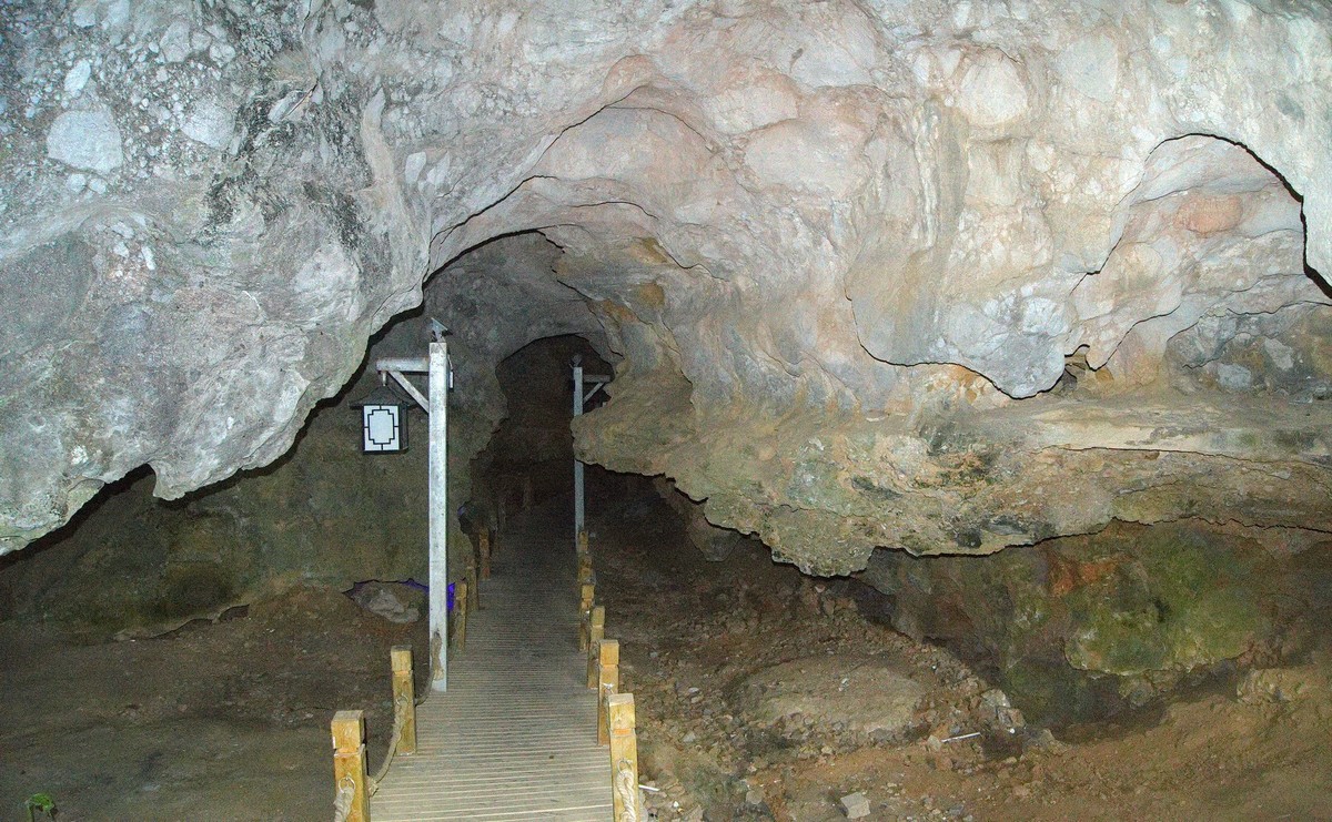 城区30公里外的〖 猿 人 洞 〗