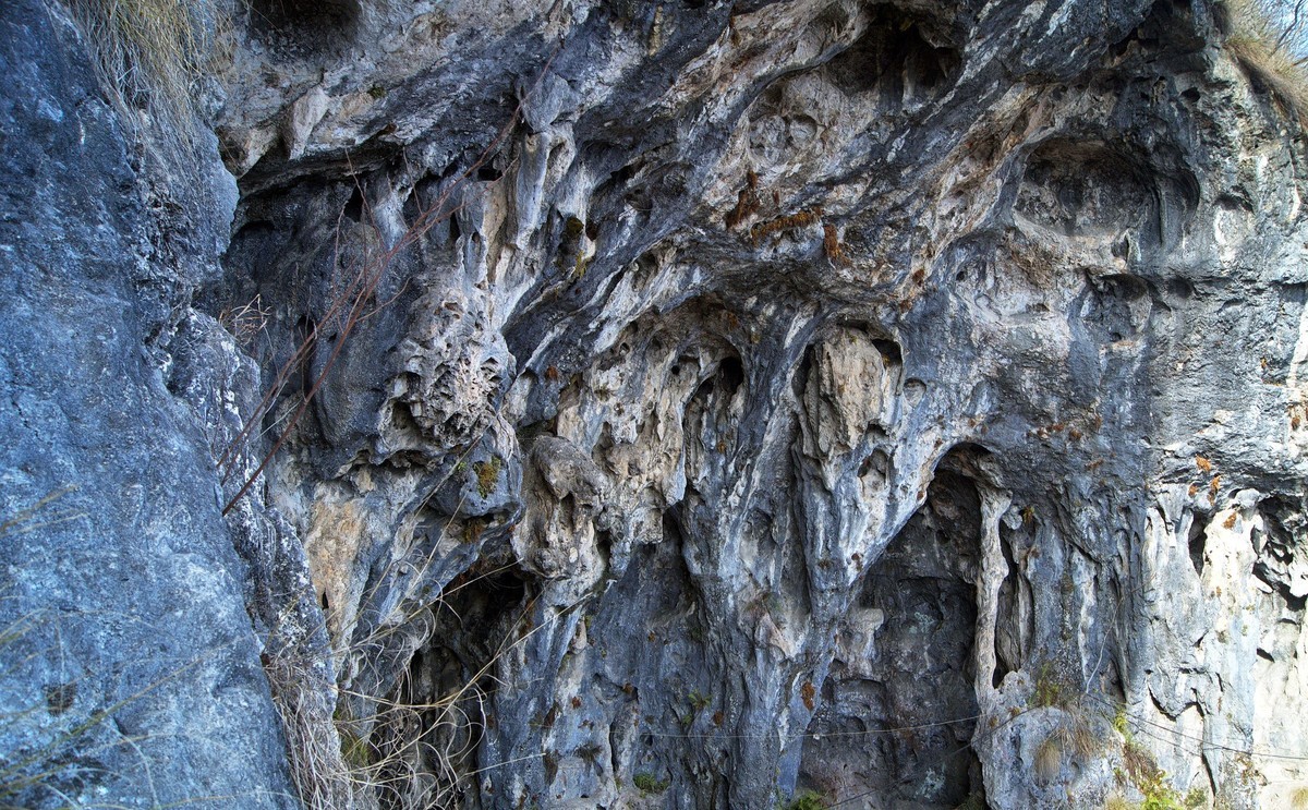 城区30公里外的〖 猿 人 洞 〗