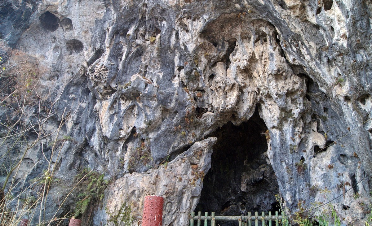 城区30公里外的〖 猿 人 洞 〗