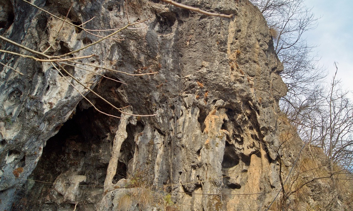 城区30公里外的〖 猿 人 洞 〗