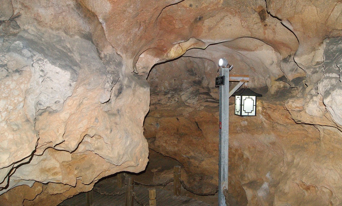 城区30公里外的〖 猿 人 洞 〗