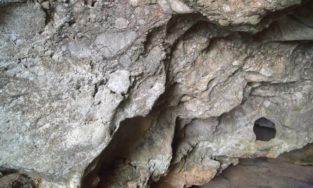 城区30公里外的〖 猿 人 洞 〗