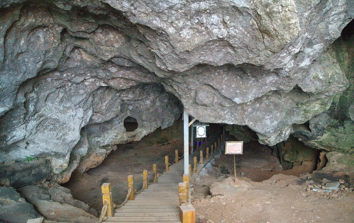 城区30公里外的〖 猿 人 洞 〗