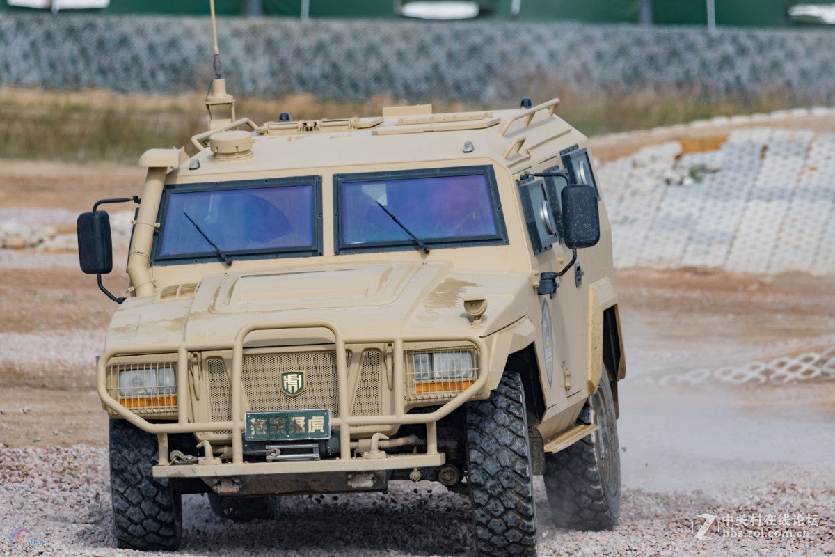 2018珠海航展    地面装备动态演示随拍