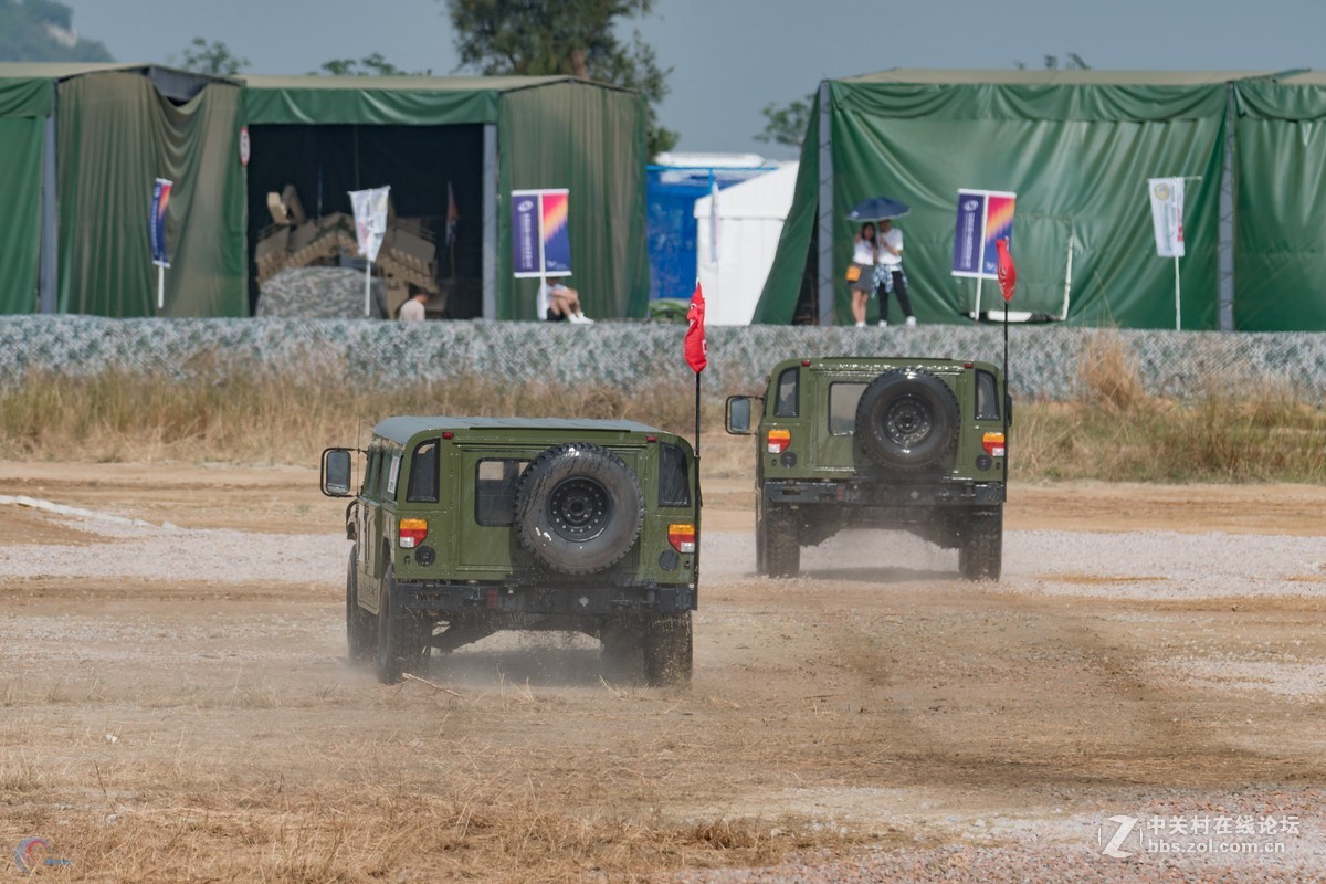 2018珠海航展    地面装备动态演示随拍