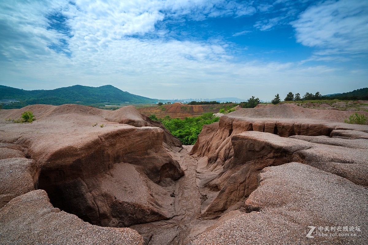 废弃的采石场变身成了南京雅丹地貌