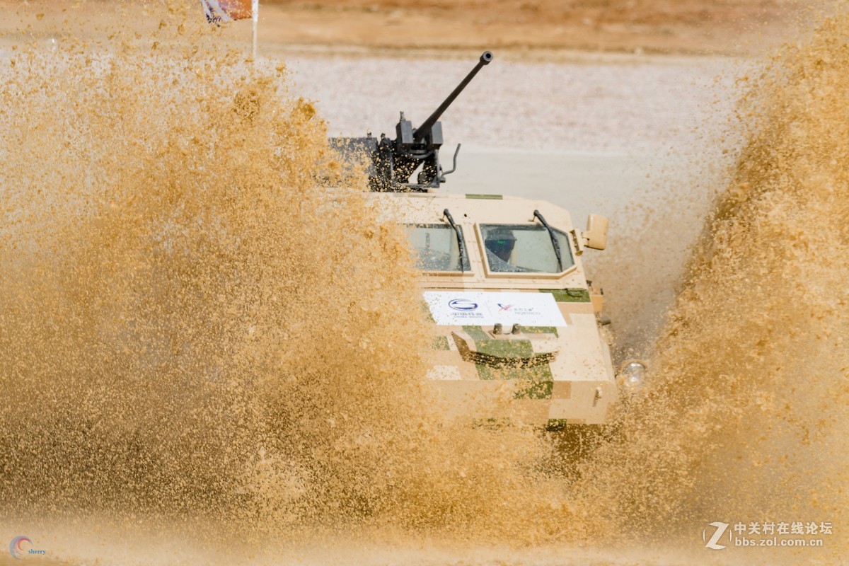 2018珠海航展    地面装备动态演示随拍