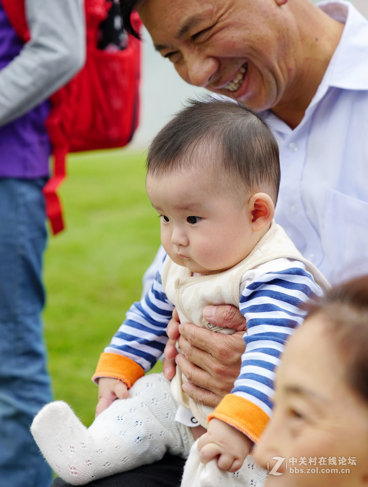 双胞胎拍上海第八届模型节