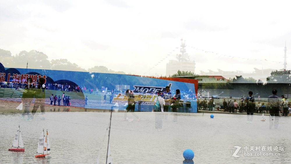 双胞胎拍上海第八届模型节