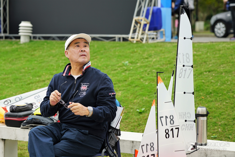 双胞胎拍上海第八届模型节