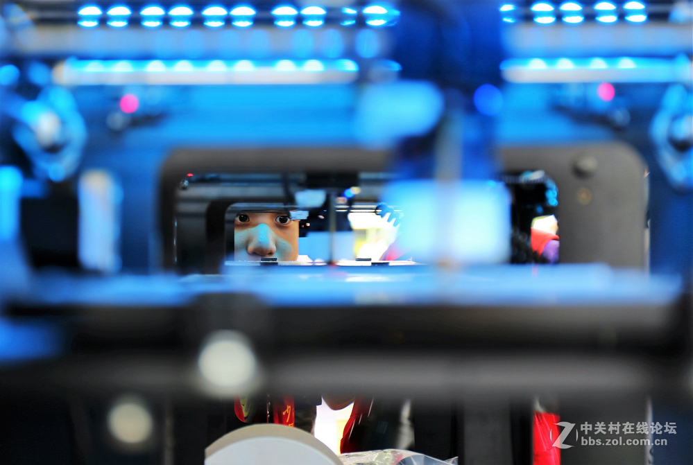 双胞胎拍上海第八届模型节