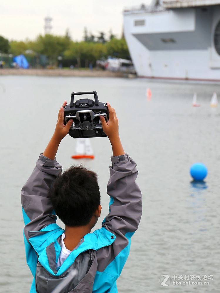 双胞胎拍上海第八届模型节