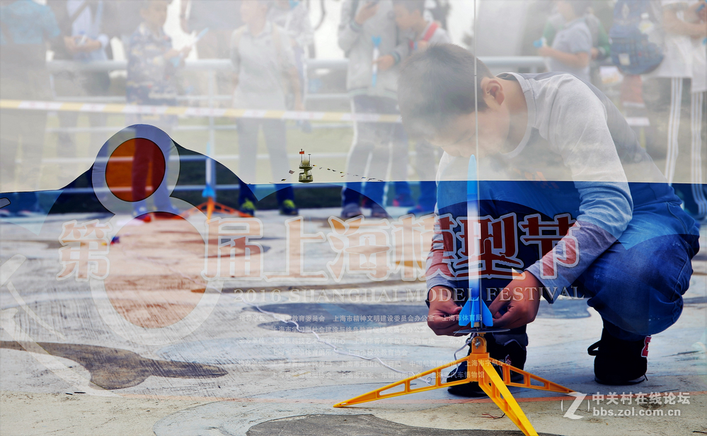 双胞胎拍上海第八届模型节