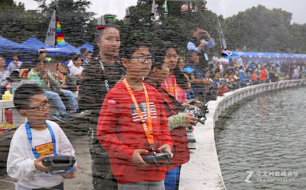 双胞胎拍上海第八届模型节