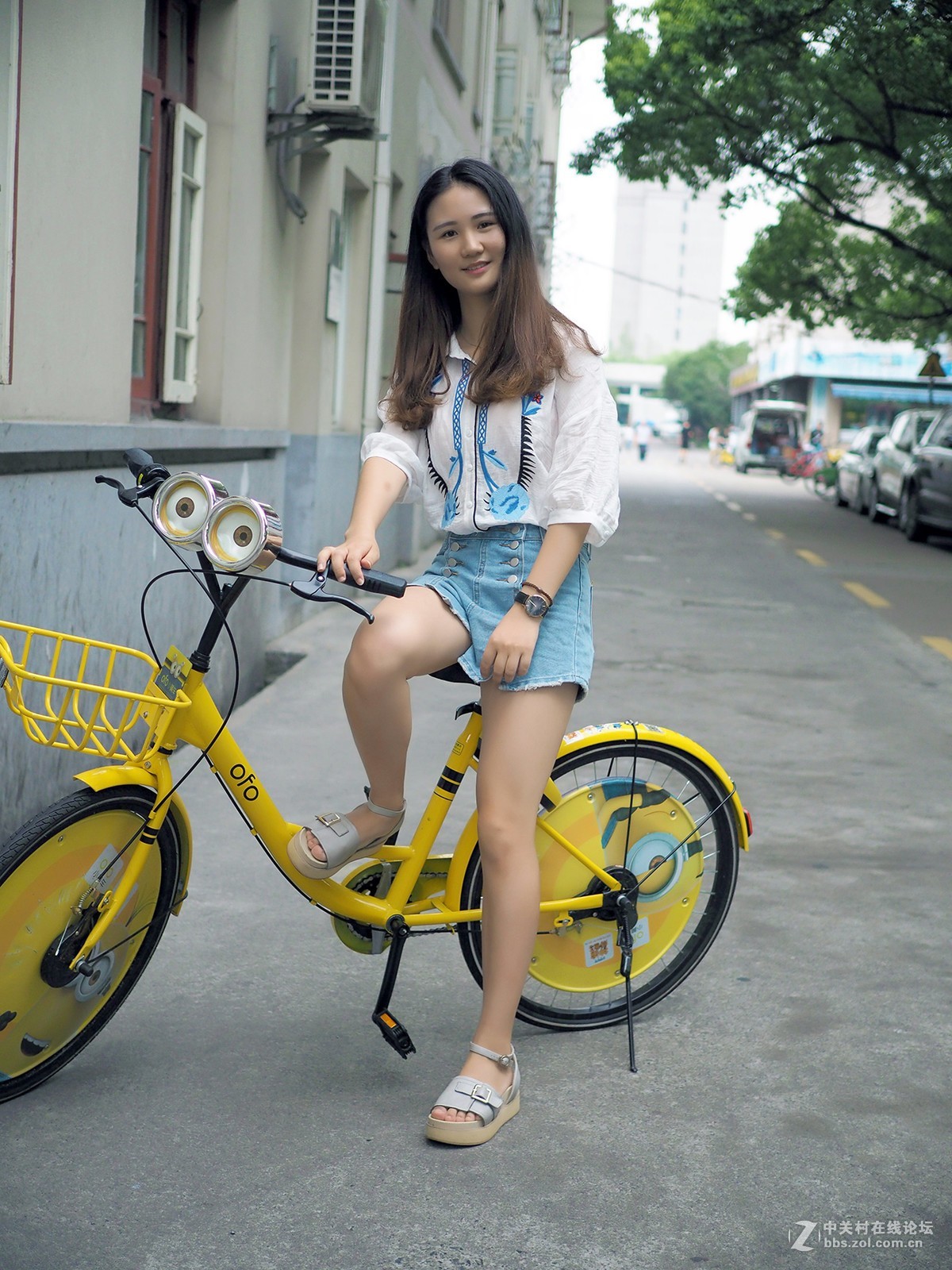 骑小黄的长发姑娘