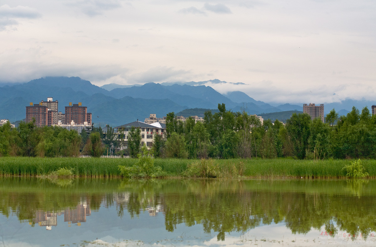 雨后  第一张秦岭由13张竖图拼成