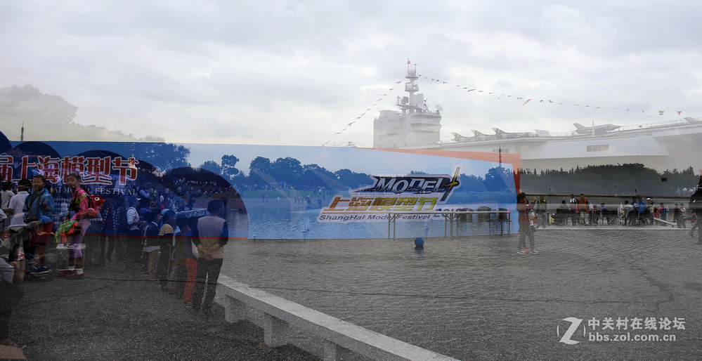 双胞胎拍上海第八届模型节
