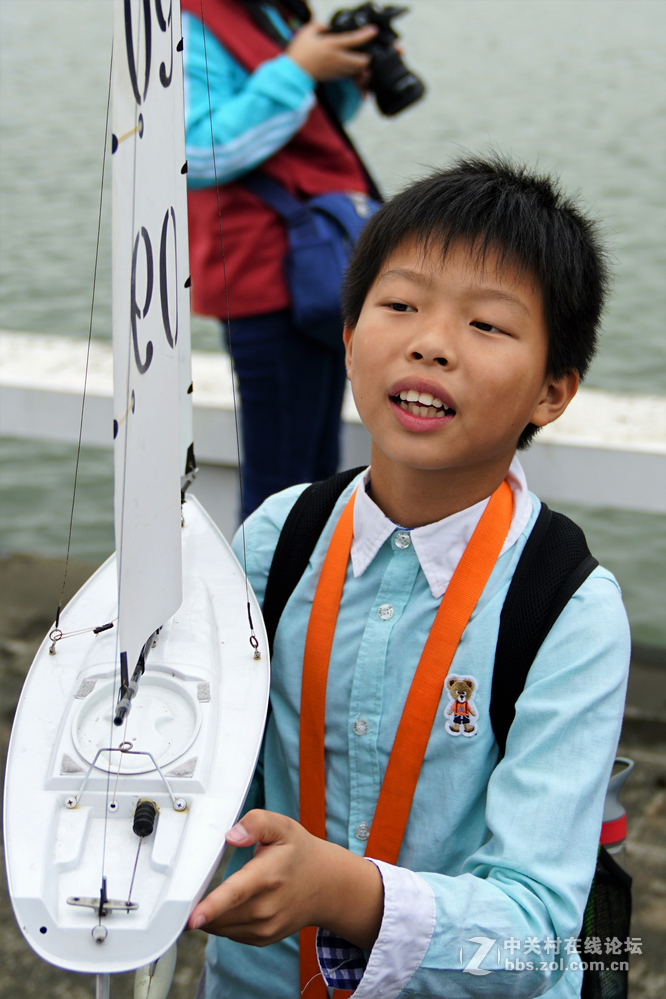 双胞胎拍上海第八届模型节