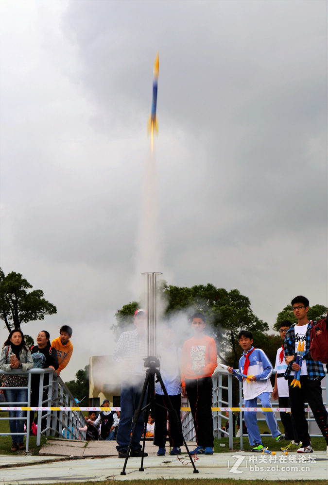 双胞胎拍上海第八届模型节