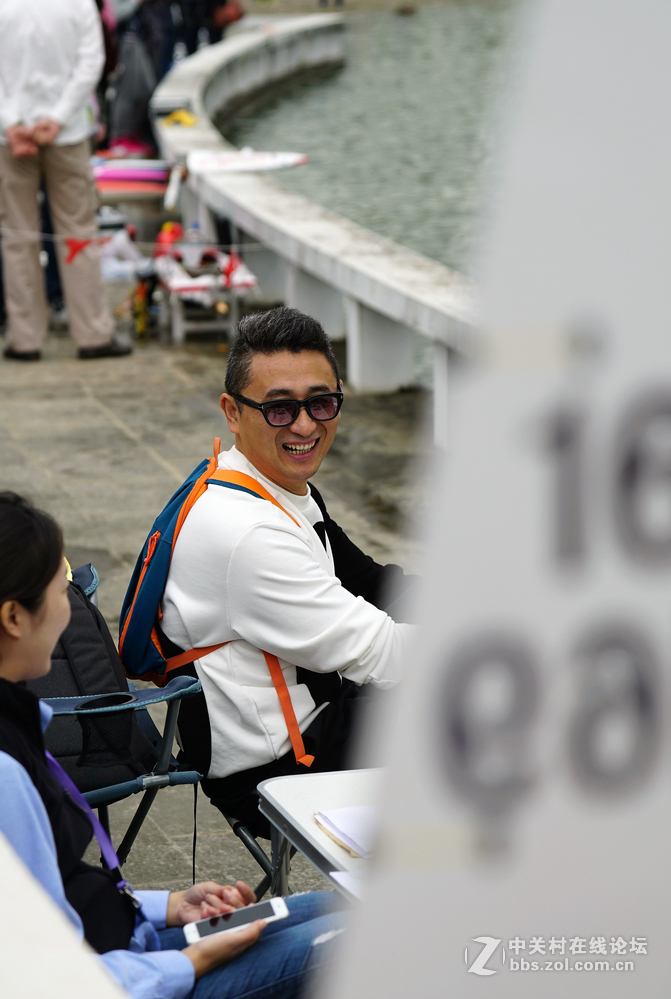 双胞胎拍上海第八届模型节