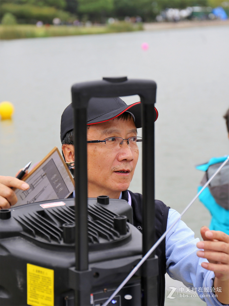 双胞胎拍上海第八届模型节