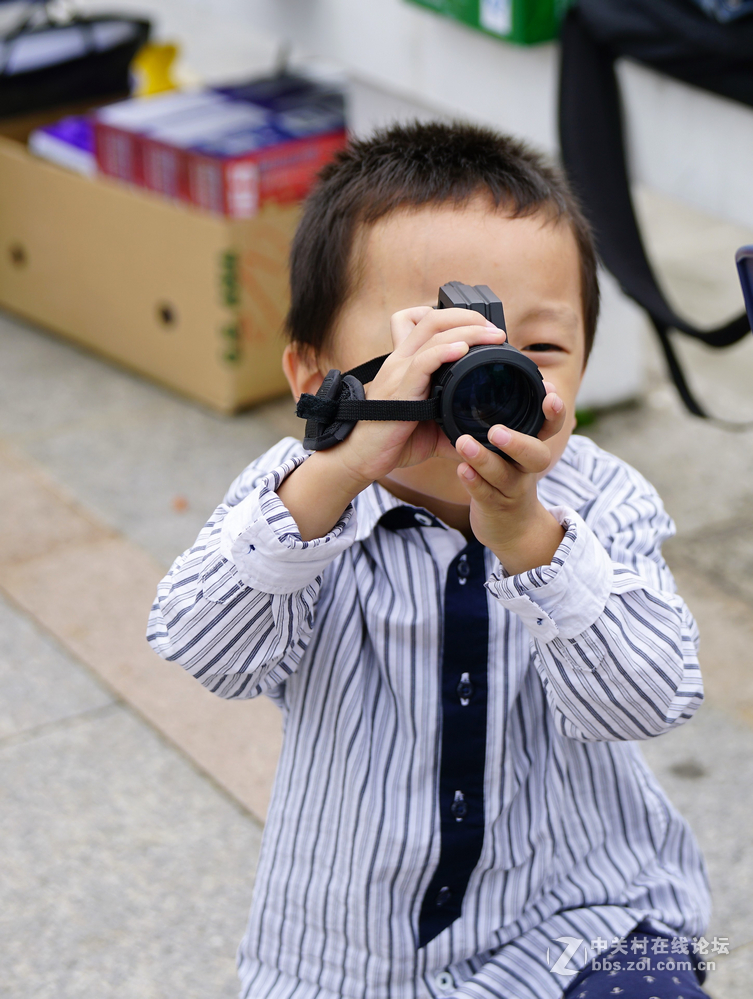 双胞胎拍上海第八届模型节