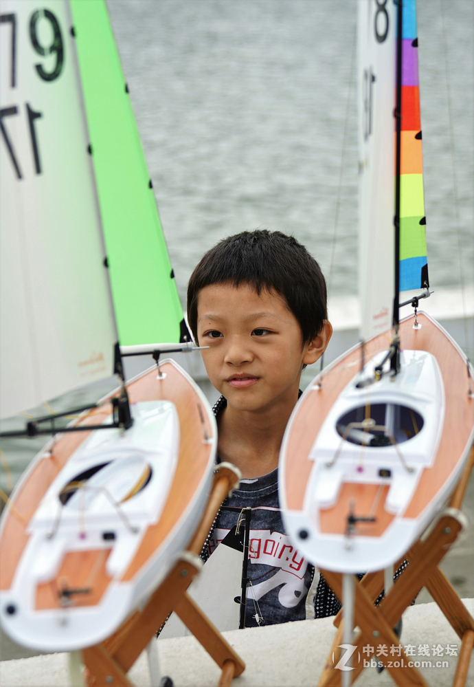 双胞胎拍上海第八届模型节