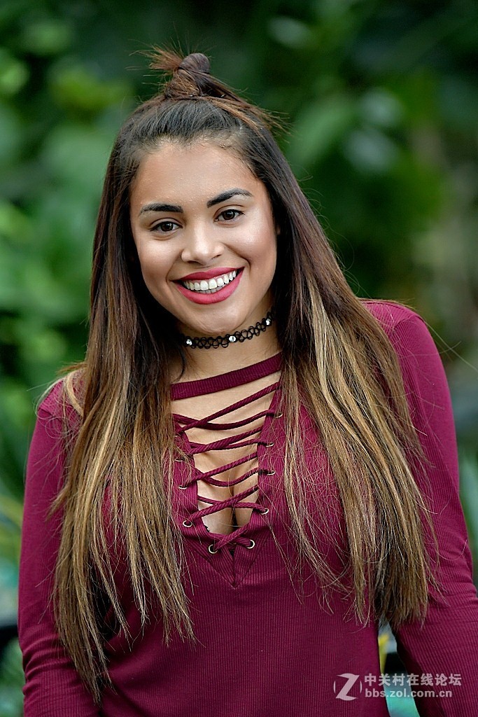 阳光健美的南美女孩