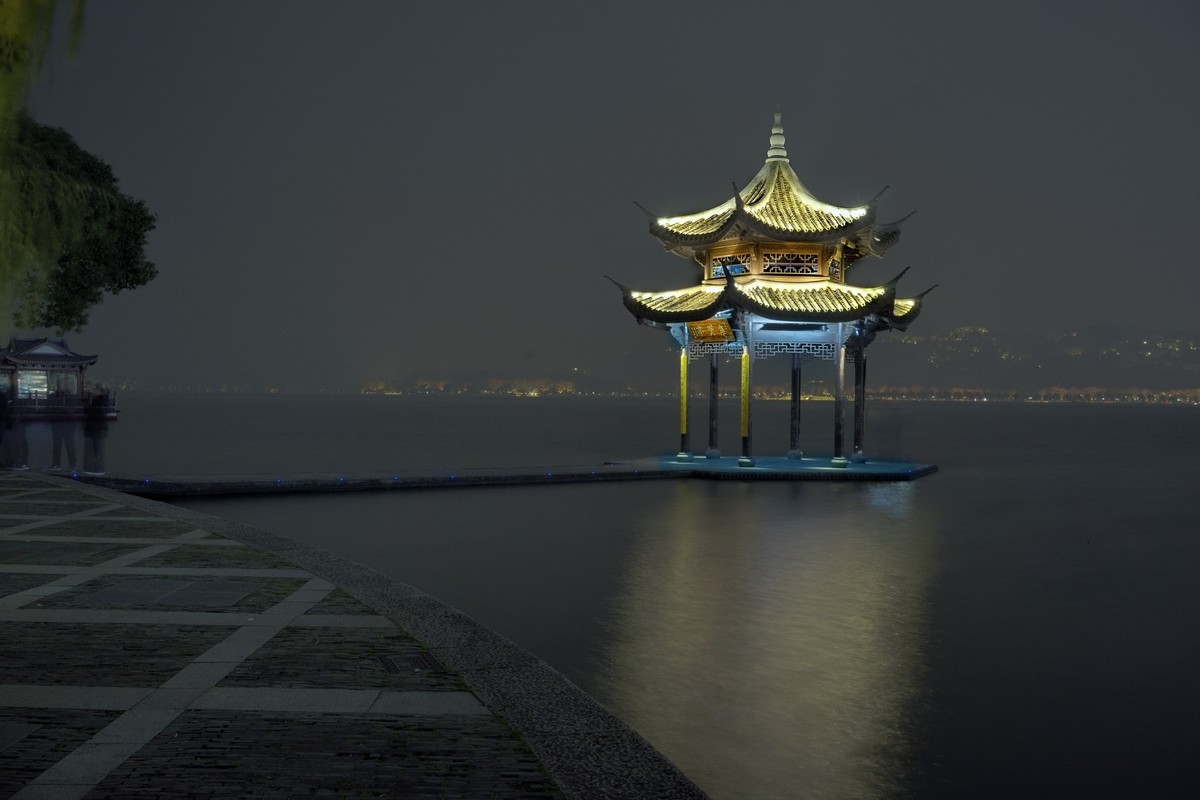 夜逛西湖