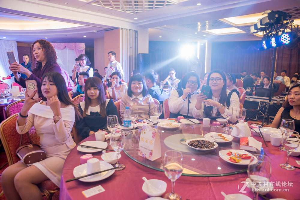 天津婚礼跟拍新娘新郎照片