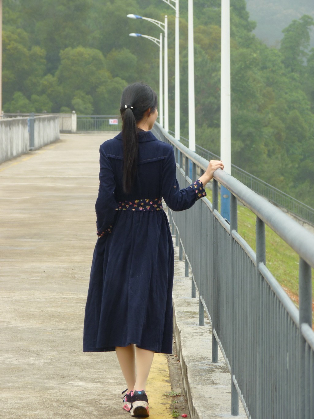 200元买了个二手FZ35，感觉还不错。还有漂亮妹纸