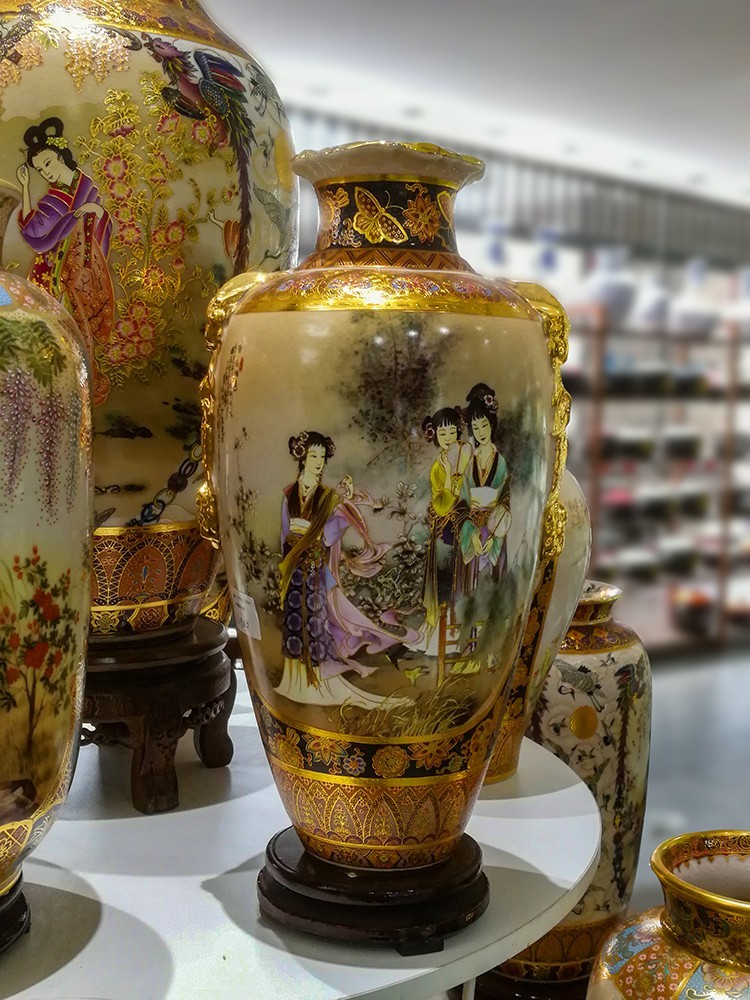 一 組 工 藝 陶 瓷