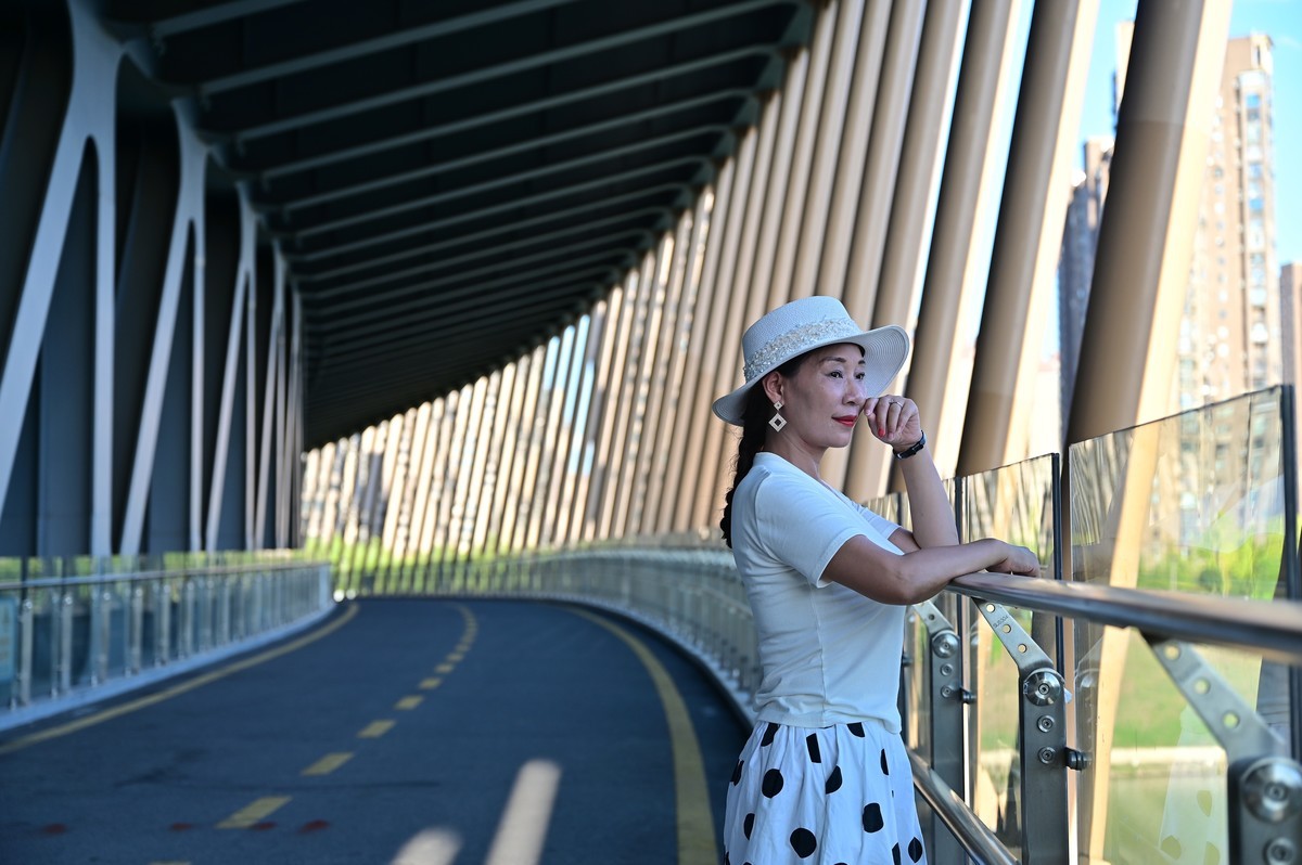 长沙的浏阳河汉桥成了长沙“网红打卡地，这个桥太适合拍照了 》。