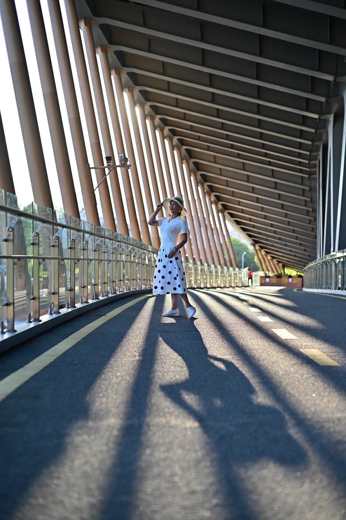 长沙的浏阳河汉桥成了长沙“网红打卡地，这个桥太适合拍照了 》。