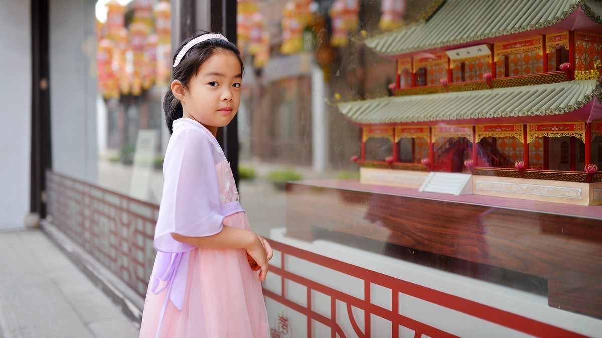 镜头调整适马35 1.4，夏天一大早拉女儿试拍！