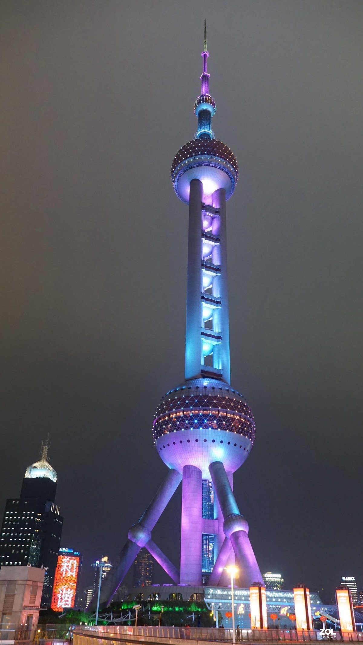 18-135  夜景-陆家嘴、步行街