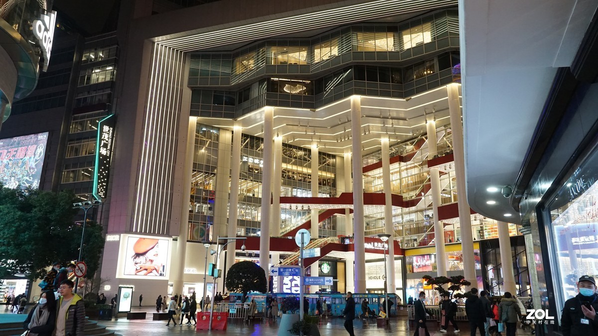 18-135  夜景-陆家嘴、步行街