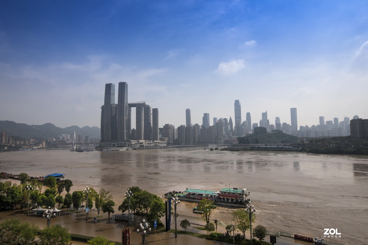 特大洪峰过重庆。